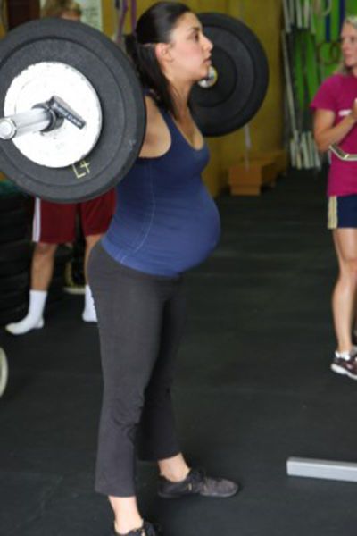 pregnant-women-weight-training-33