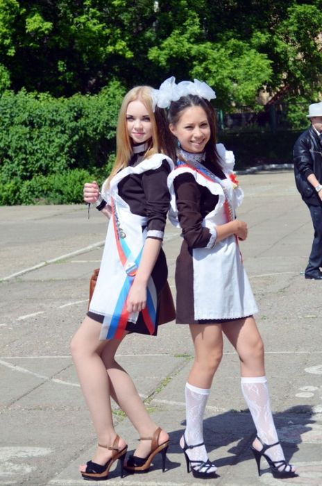 ロシアのエロ可愛すぎる女子高生たちの卒業式の写真来た…！（18枚） ポッカキット