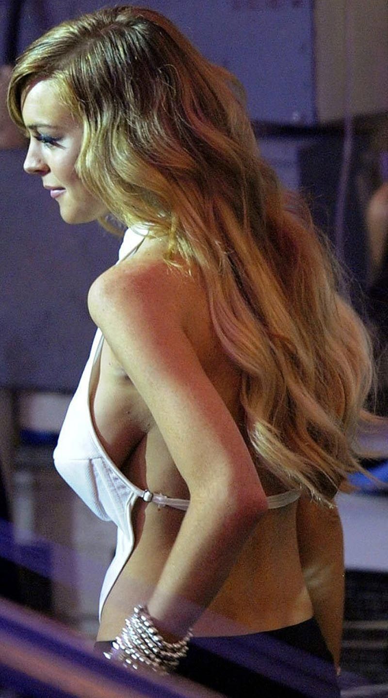 Lindsay Lohan Boob Slip At Miami Beach Celebtemple Celebrity Smutty Com