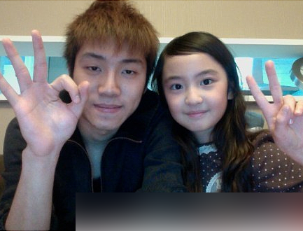 中国で12歳の美少女モデルと付き合っているロリコン男（24）が話題に - FC2まとめ